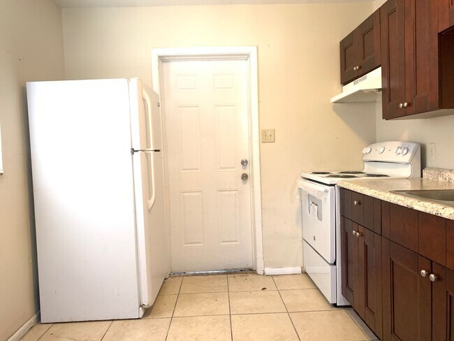 Foto del edificio - 4bed/2bath Single Family Home $1250/month