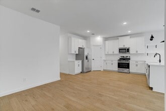 Building Photo - 8438 Bay Rdg Cir