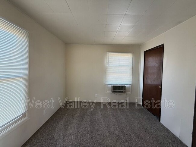 Building Photo - 200 1/2 Fillmore