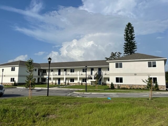 Building Photo - 1935 Ave O SW