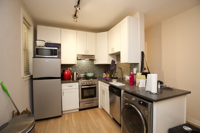 Foto del edificio - 511 W Belmont Ave