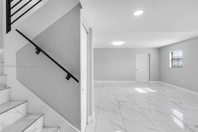 Foto del edificio - 5061 W 12th Ln