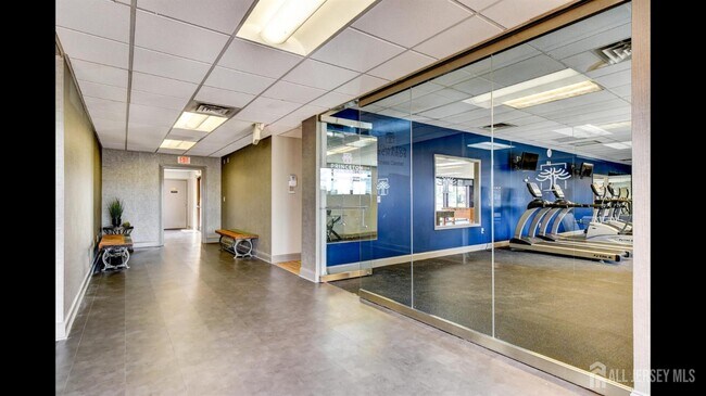 Foto del edificio - 356 Ridge Rd