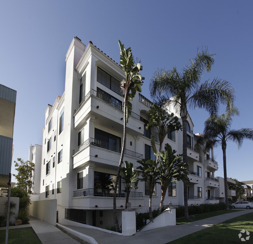 Foto del edificio - 11710 Mayfield Ave