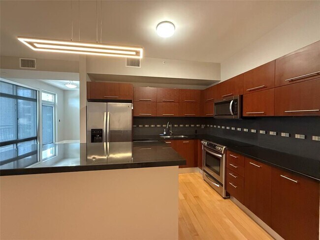 Building Photo - 603 Davis St