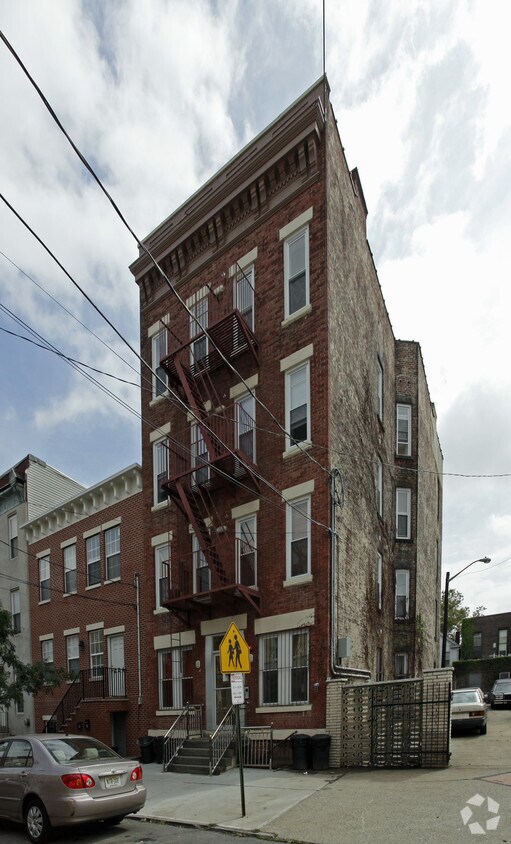 Primary Photo - 222 Van Horne St
