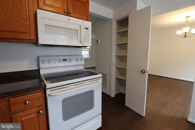 Foto del edificio - 138 Sharpstead Ln