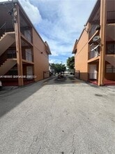 Building Photo - 1230 W 54th St