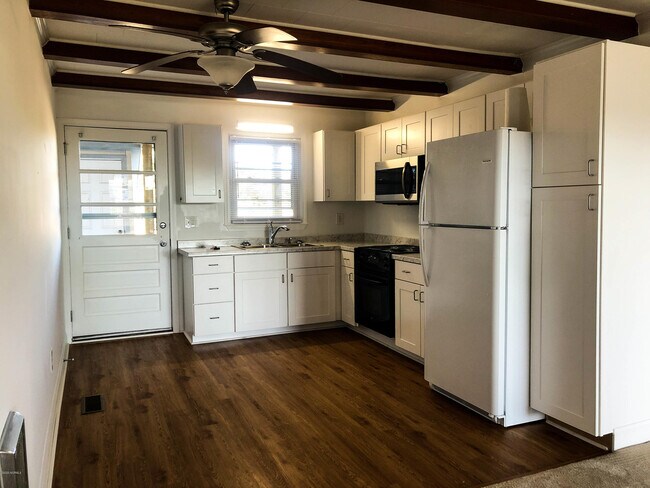 Building Photo - 8702 Ocean View Dr