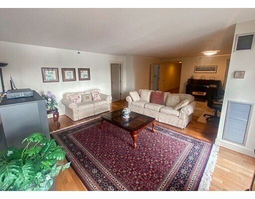 Building Photo - 75 Cambridge Pky