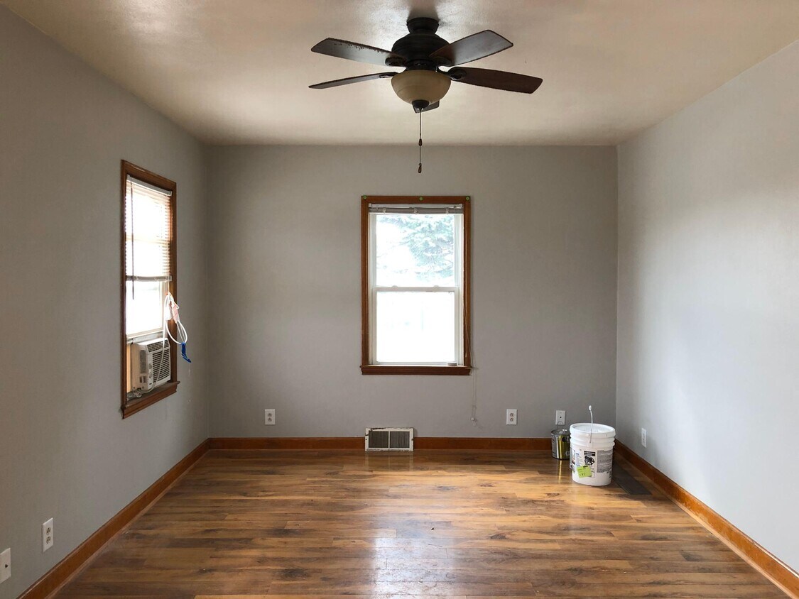 Primary Photo - 213 W 3rd St