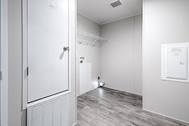 Building Photo - 120 FM1504