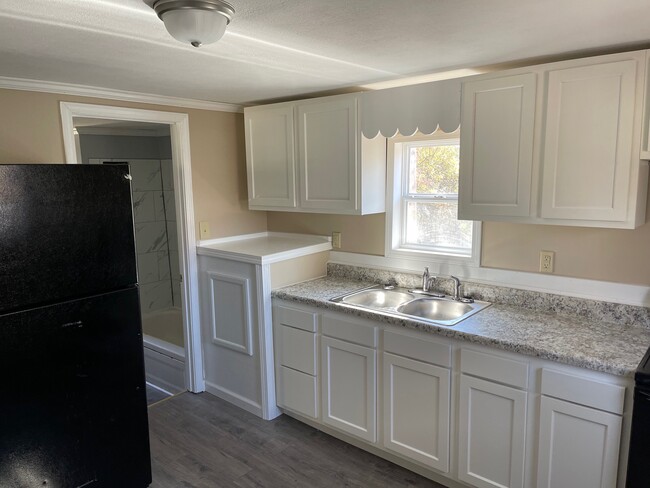 kitchen - 517 White St