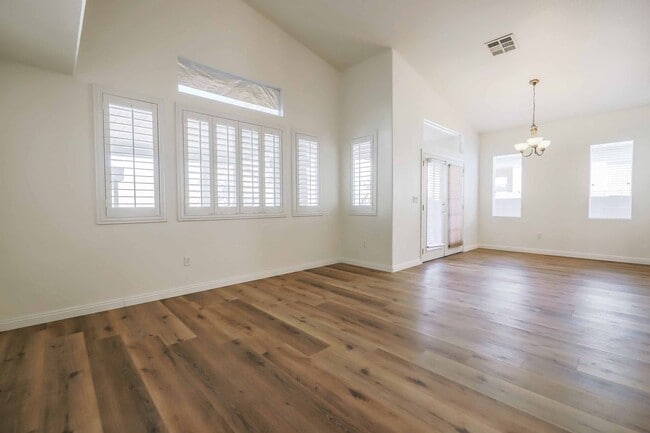 Building Photo - Shadowbrook Springs