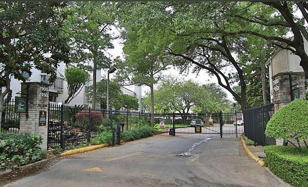 Foto principal - 7950 N Stadium Dr