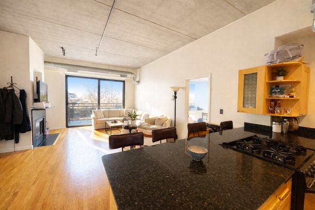 Photo - 1735 W Diversey Pkwy Apartment