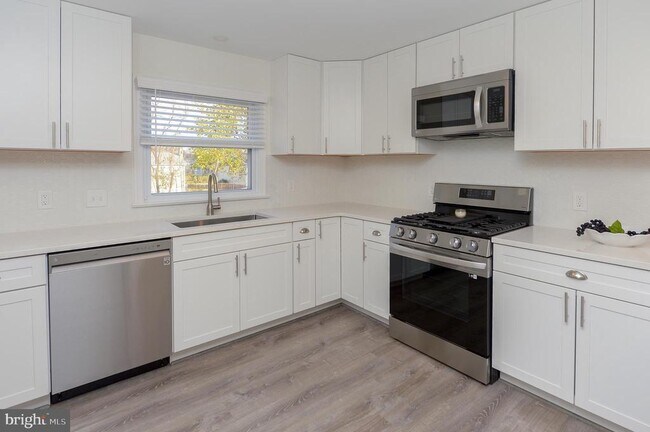 Foto del edificio - 113 Hendrickson Ave