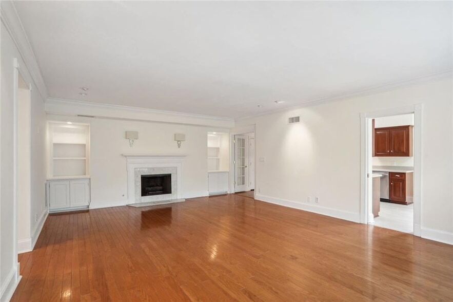 Primary Photo - 3638 Peachtree Rd