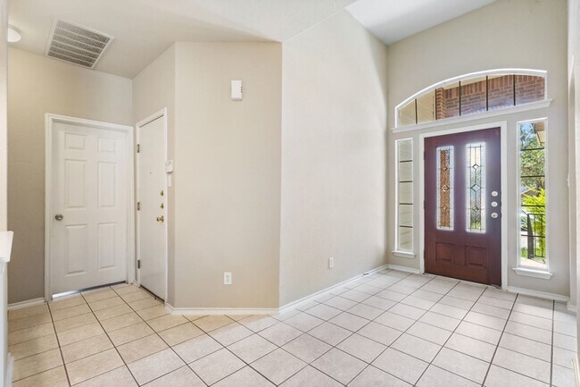 Building Photo - Charming Home Awaits: Spacious & in a Prim...