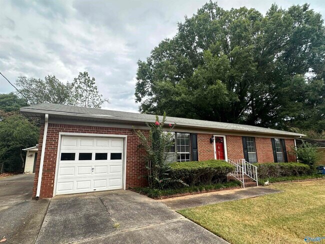 Building Photo - 3912 Richland Dr NW