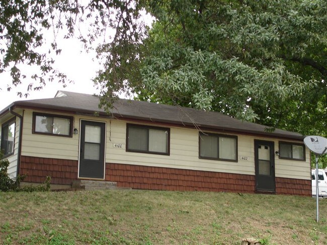 Building Photo - 4100 NE 42nd Ter