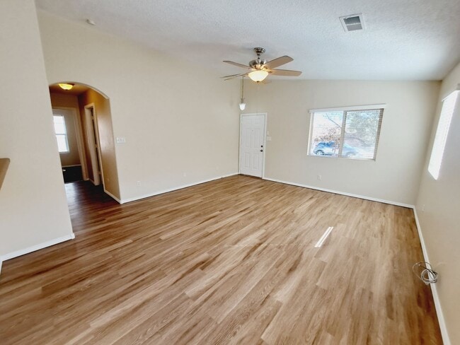 Building Photo - 2 Bedroom 1 Bathroom with Fenced in yard