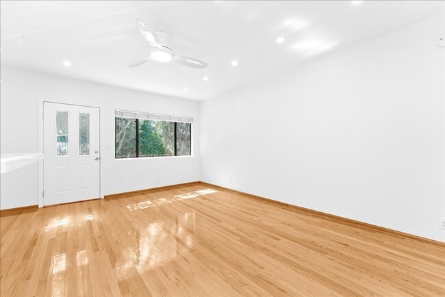 Foto del edificio - 1739 Washington Way