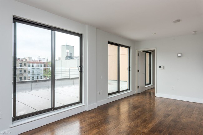 Foto del edificio - 2 br, 1 bath  - 146 Meserole Ave