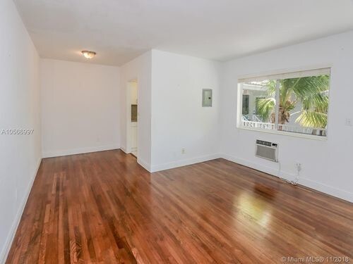 Foto del edificio - 61 Edgewater Dr
