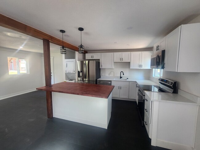 Building Photo - Stunning and Unique 1 Bed 1 Bed remodeled ...