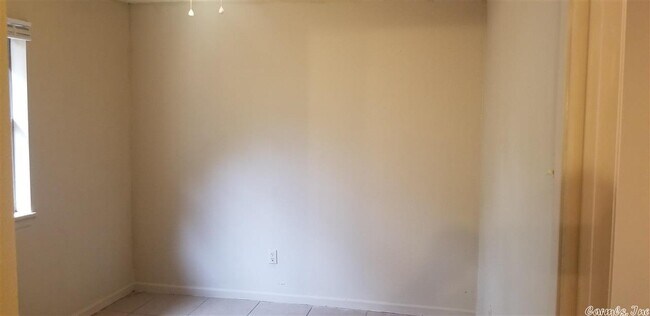 Building Photo - 1307 Plummer St