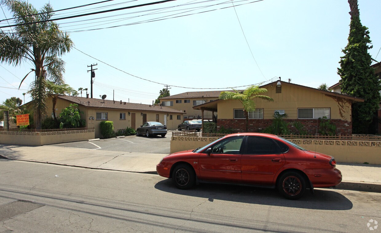 15737-15743 Eucalyptus, ¡alejado - 15737-15743 Eucalyptus Ave