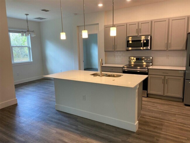 Foto del edificio - 7329 Helliwell St