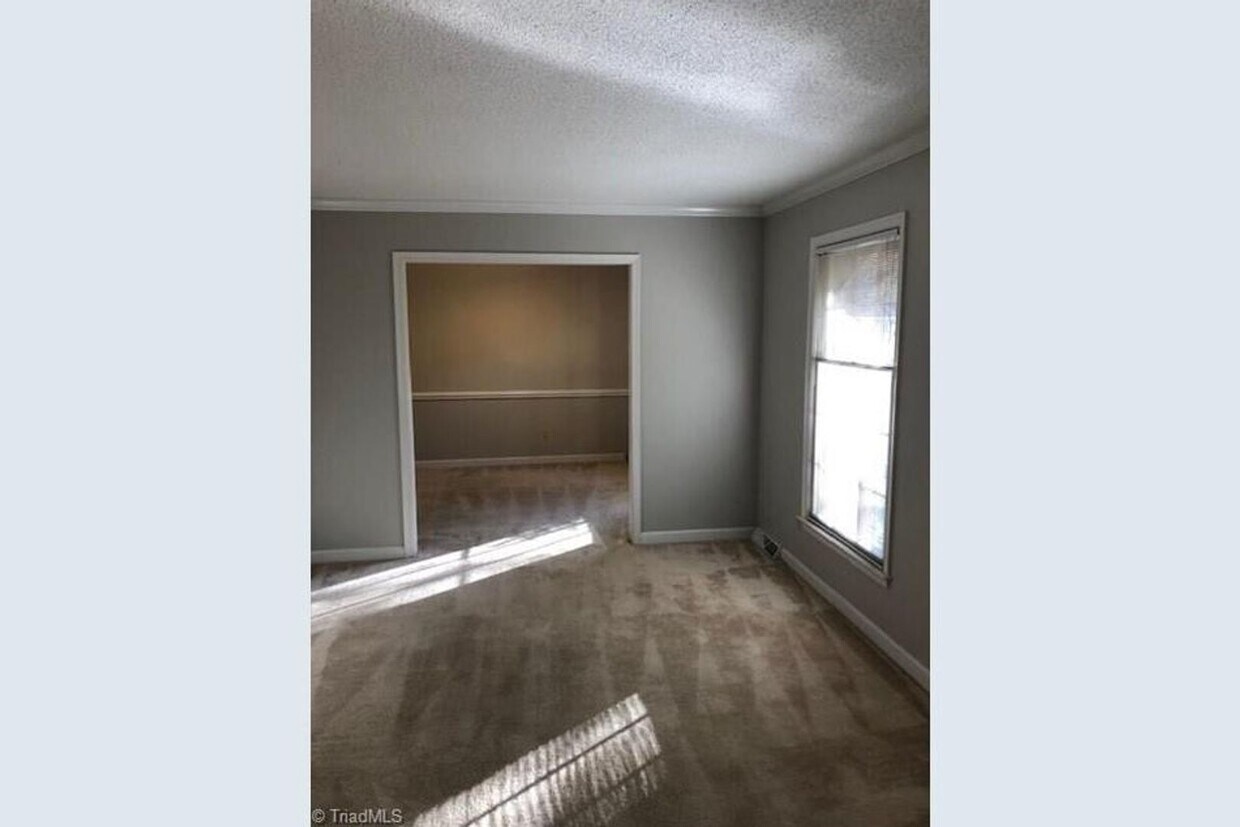 Foto del edificio - JEFFERSON WOODS 3 bedroom