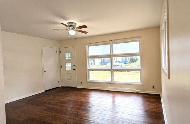 Building Photo - 1489 Kingsley- 2 bedroom house