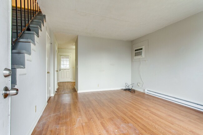 Foto del edificio - 2428 Woodale Ln