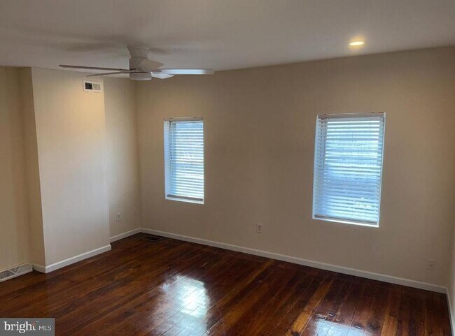 Foto del edificio - 2729 E Cambria St