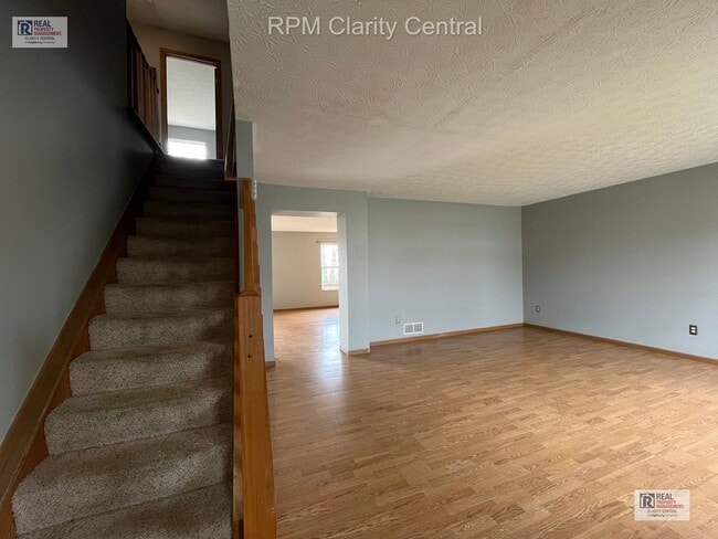 Foto del edificio - Spacious 4-Bedroom Home with Fenced Backyard, Deck, and 2-Car Garage