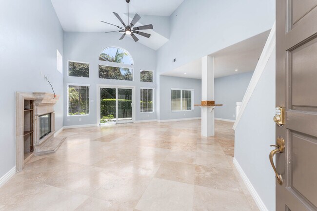 Building Photo - 3 Optima