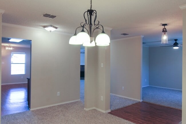 Building Photo - 1460 Stewart Dr