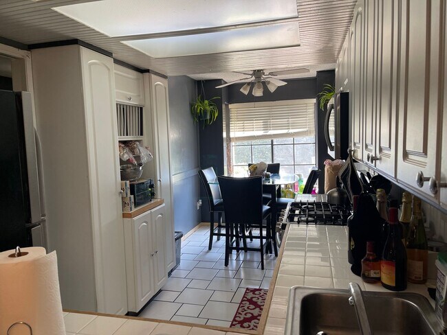 Foto del edificio - Updated 2 Bedroom, 2.5 Bath Condo Includes...