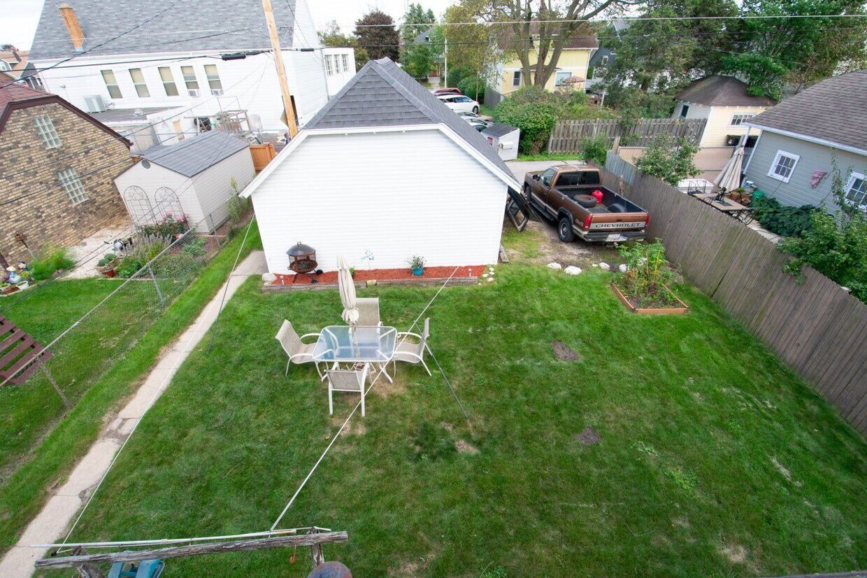 Foto del edificio - 1909 Thurston Ave