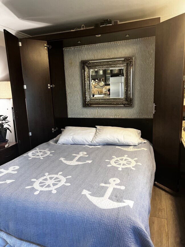 Foto del edificio - 2306 Emerald Dr