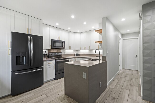 Foto del edificio - 140 Uwapo Rd