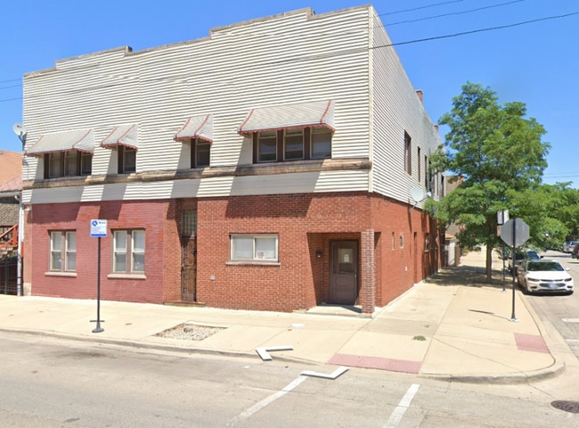 Building Photo - 2325 S Leavitt St