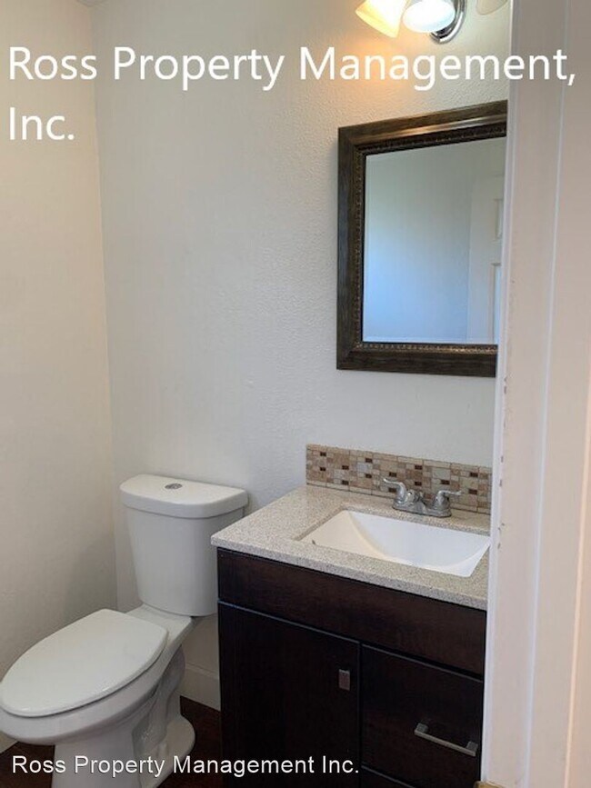 Building Photo - 4 br, 2.5 bath House - 7006 Locust Court