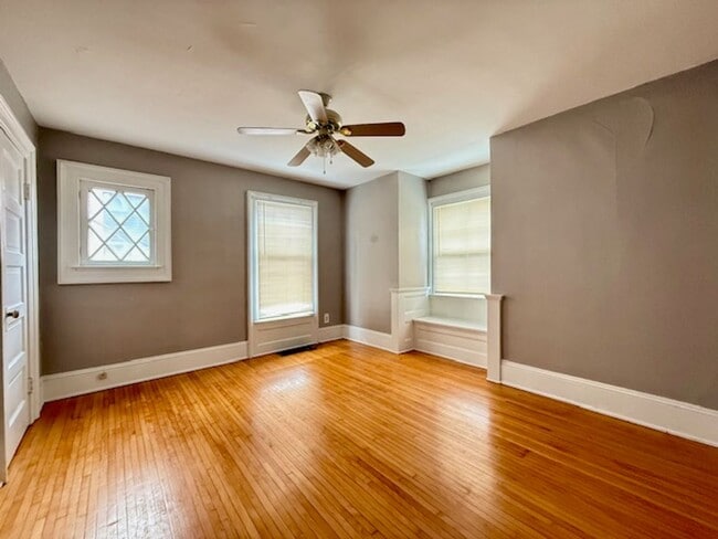 Building Photo - PERFECT 1 Bedroom Move-In Ready!
