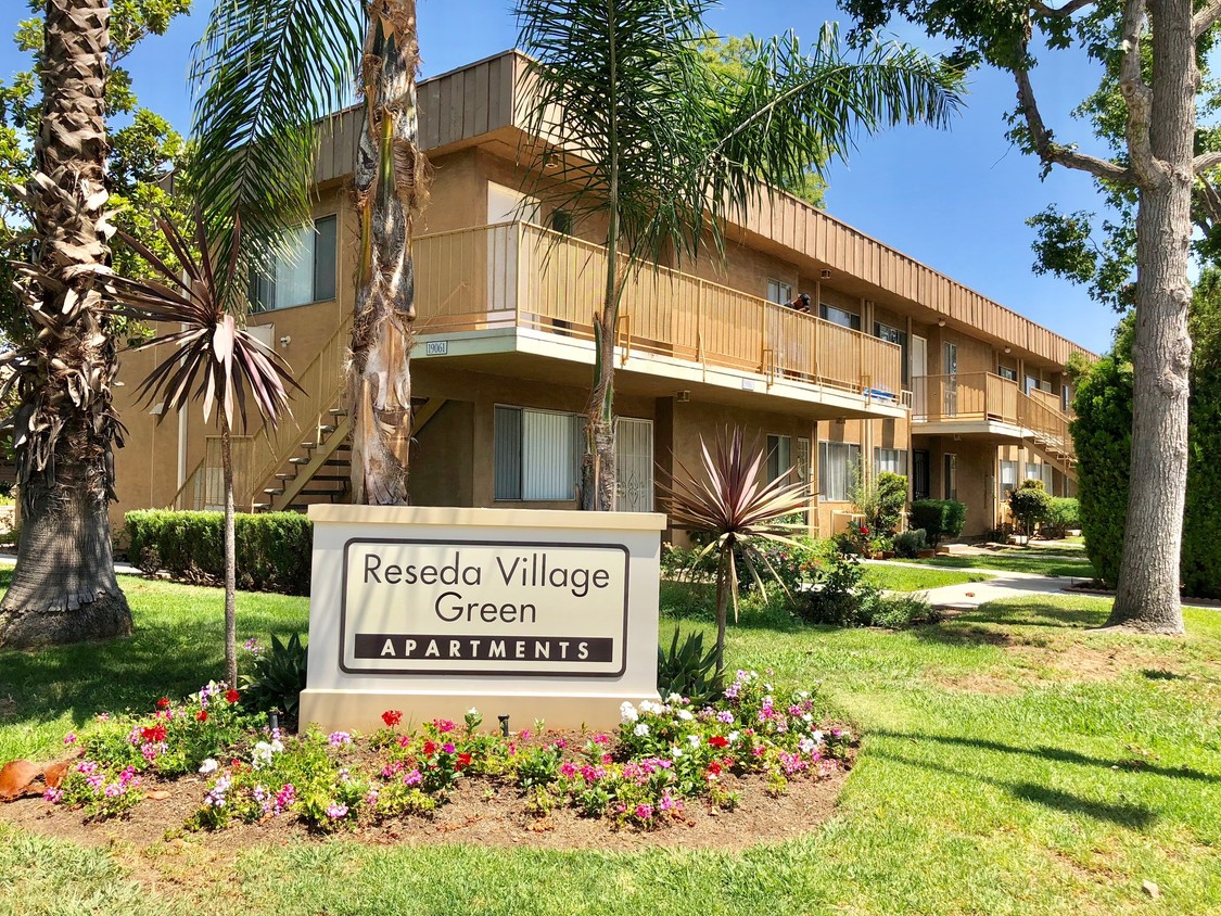 RESEDA VILLAGE GREEN Apartments in Reseda, CA