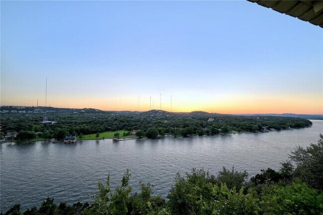 Foto del edificio - 3502 Mt Bonnell Rd