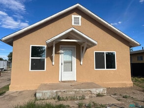 Building Photo - 1009 S Lea Ave